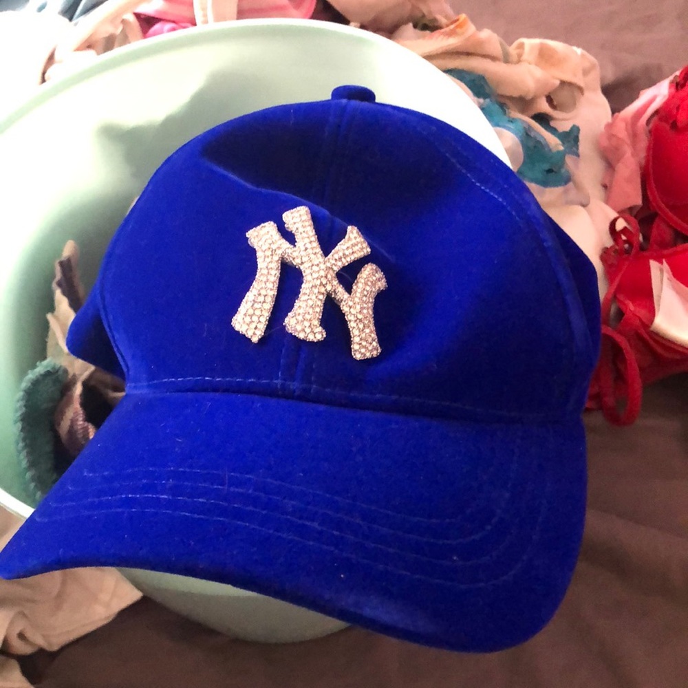 Hat for sale